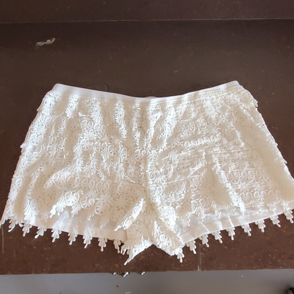 Express L Lace Trimmed Shorts - Cream/Ivory